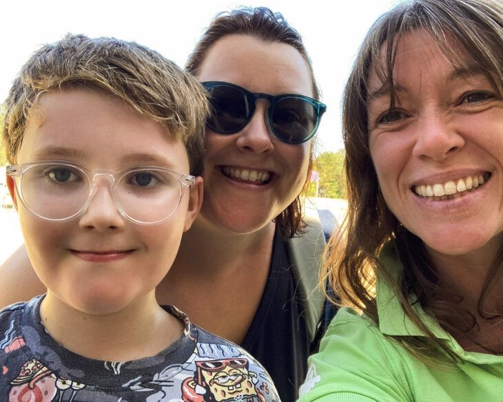 A Momentum supported family with their Family Support Worker.